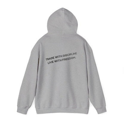 Sudadera con Capucha — "Opera con Disciplina, Vive con Libertad" Pullover Motivacional Minimalista