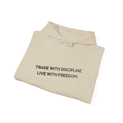 Sudadera con Capucha — "Opera con Disciplina, Vive con Libertad" Pullover Motivacional Minimalista