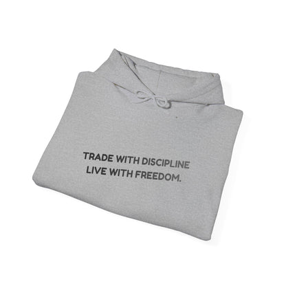 Sudadera con Capucha — "Opera con Disciplina, Vive con Libertad" Pullover Motivacional Minimalista