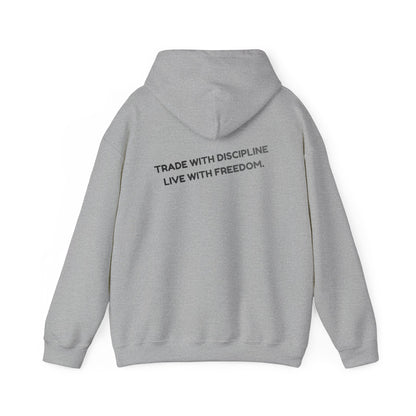 Sudadera con Capucha — "Opera con Disciplina, Vive con Libertad" Pullover Motivacional Minimalista