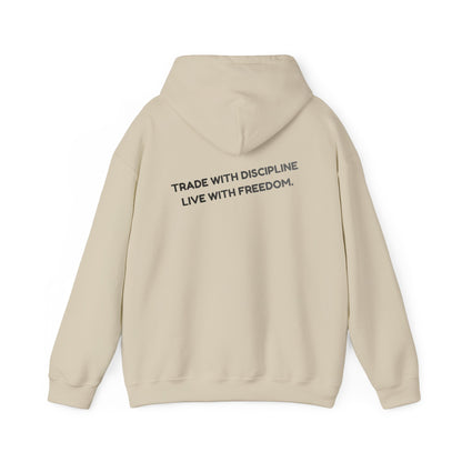 Sudadera con Capucha — "Opera con Disciplina, Vive con Libertad" Pullover Motivacional Minimalista